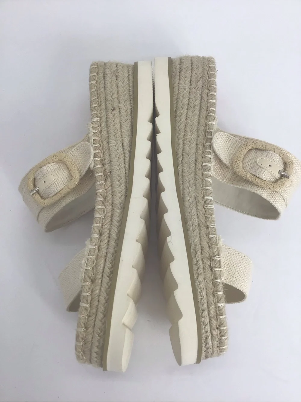 Oasis Society NWOT The Reese  Plarform Buckle Wedge Sandal Raffia Resort Size 8